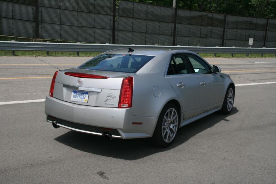  Cadillac CTS-V Coupe 2010 года  (фото 247 из 315)